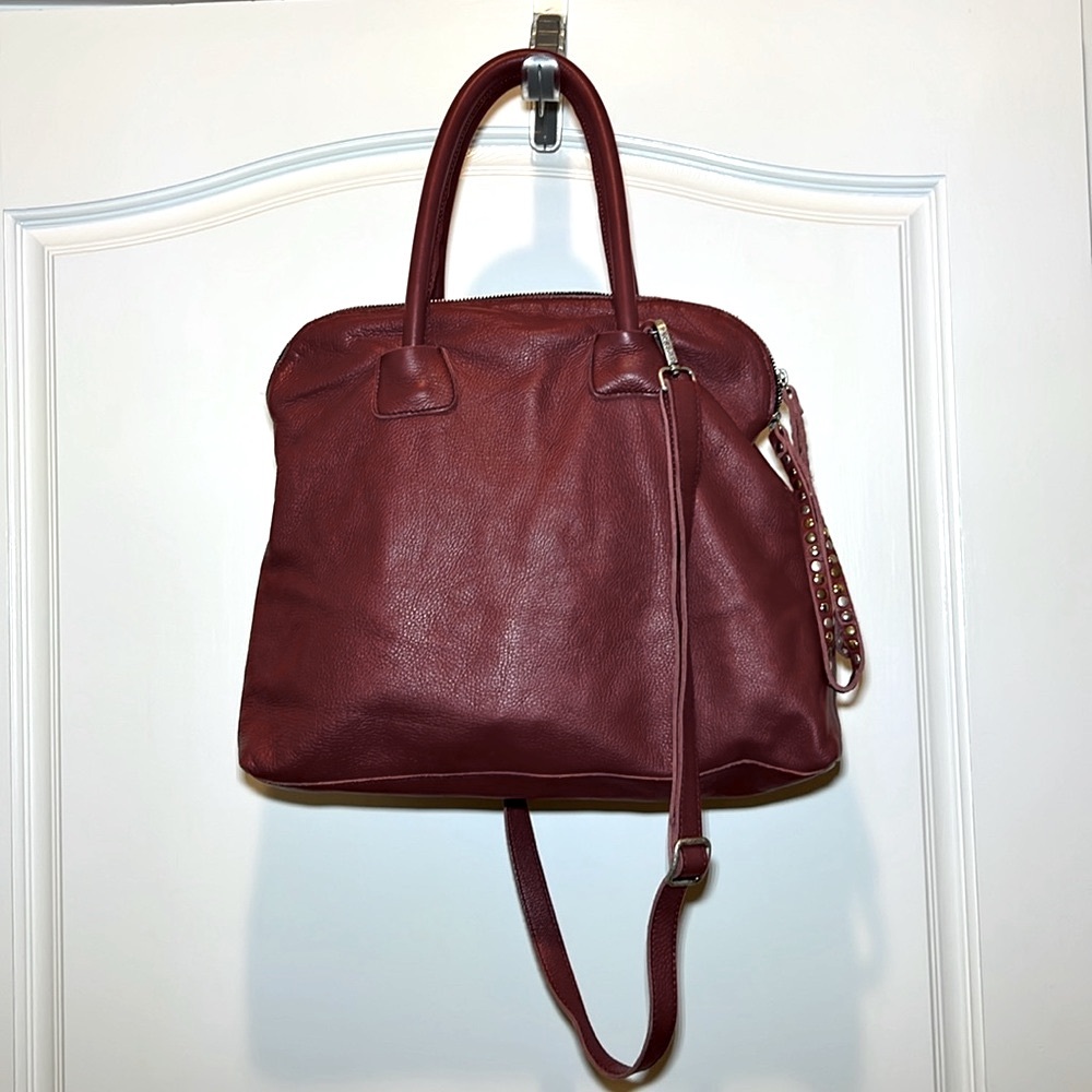Iopelle Italy leather handbag in oxblood.